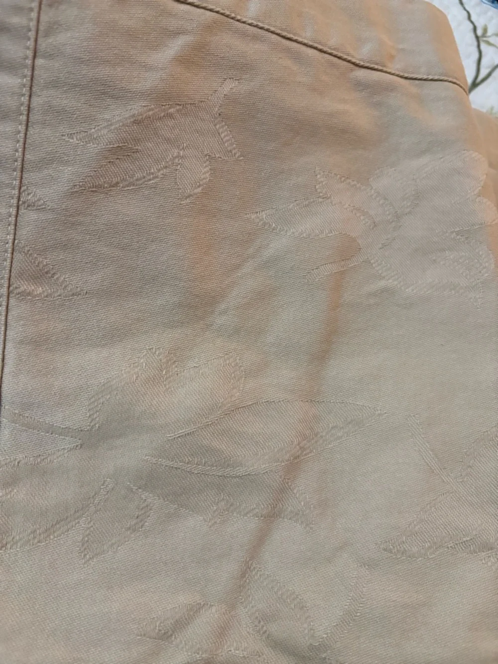 NWT Bodrum Latte Placemat in Leaf Pattern Warm Beige